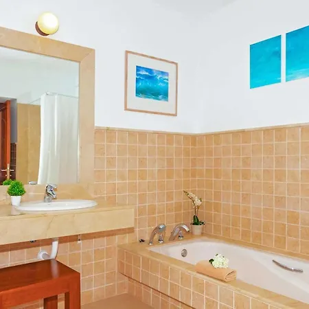 Sleeps 6 Pool Wifi Vila *