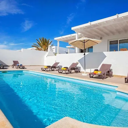 Sleeps 6 Pool Wifi Vila *