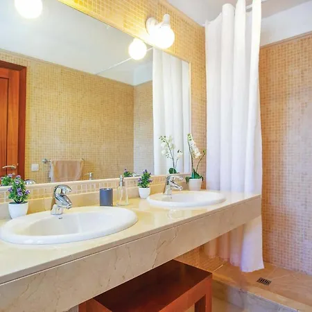 Sleeps 6 Pool Wifi Villa