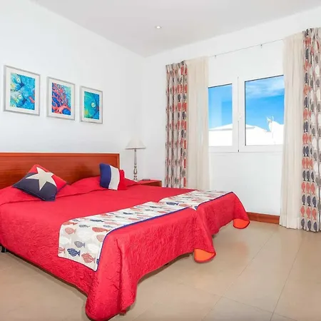 Vila Sleeps 6 Pool Wifi *